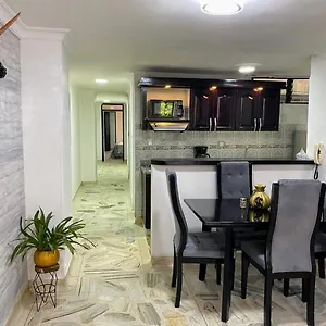 apartamento-3-habitaciones-cerca-al-parque-del-poblado.colombiamedellinhotels.com/